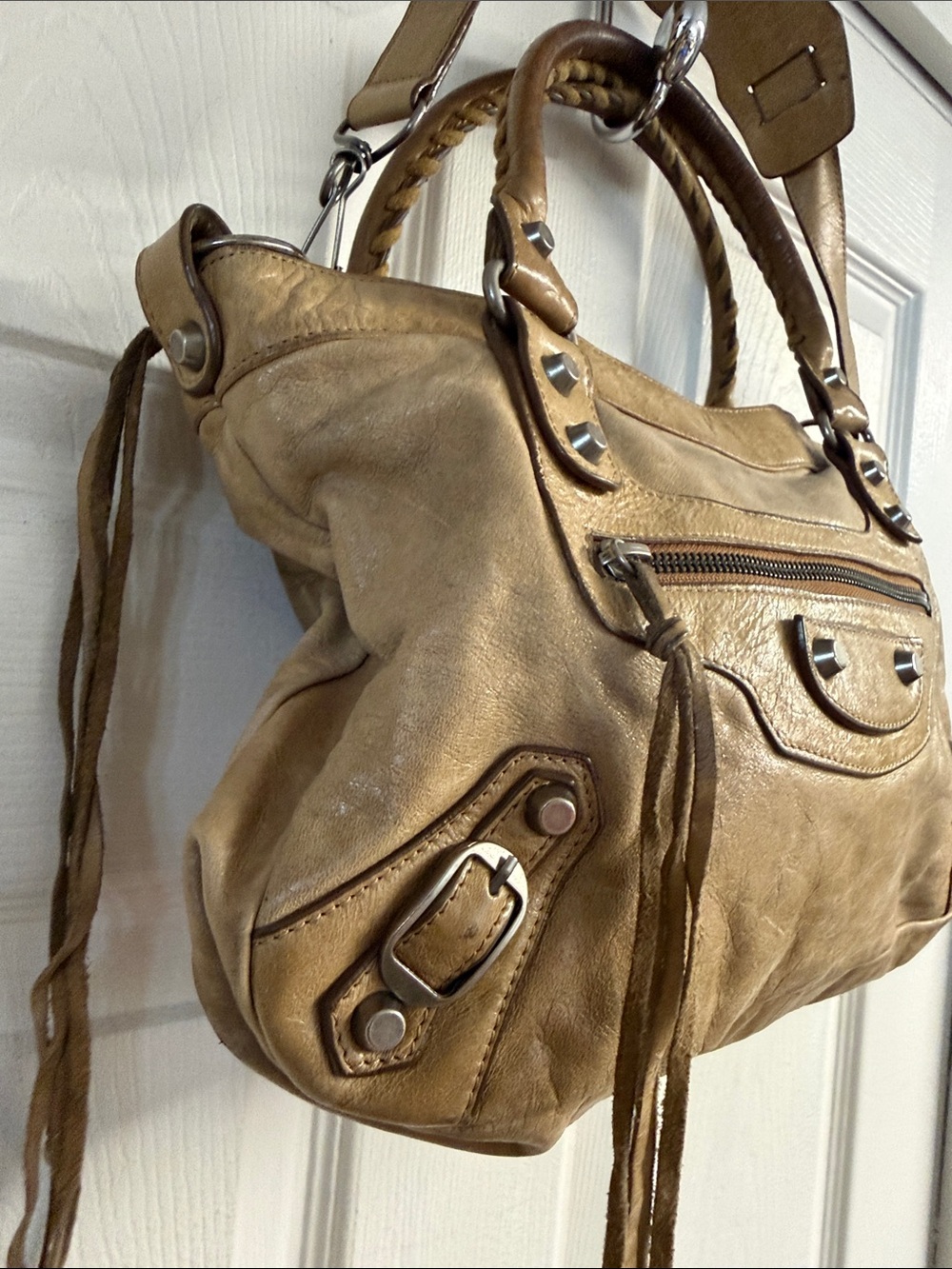 Stylish Tan Leather Satchel Handbag - Classic Women’s Bag - Picture 4 of 16